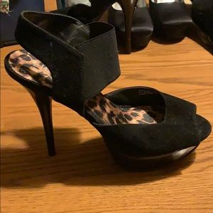 Black heel with stretchy ankle strap